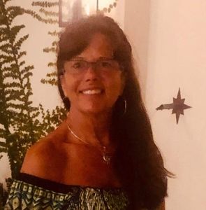 Meet your Posher, Rena